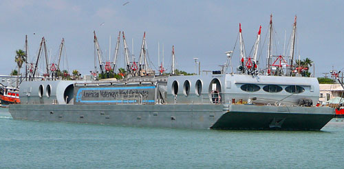 Arrival of Point Counterpoint II in Port Arthur, Texas 2007. Photograph courtesy of Michael Martin. Used with permission.